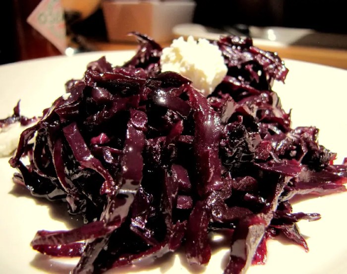 Braised red cabbage with goat cheese